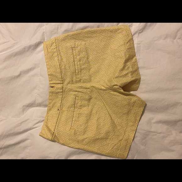 Banana Republic Shorts and Top - Picture 2 of 3